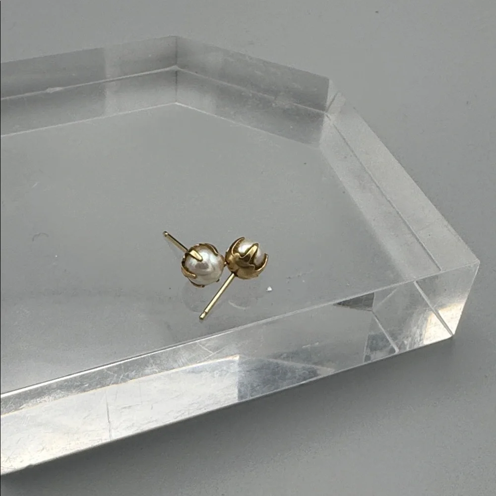 10Kt Gold Genuine Pearl Earrings - Picture 3 of 6